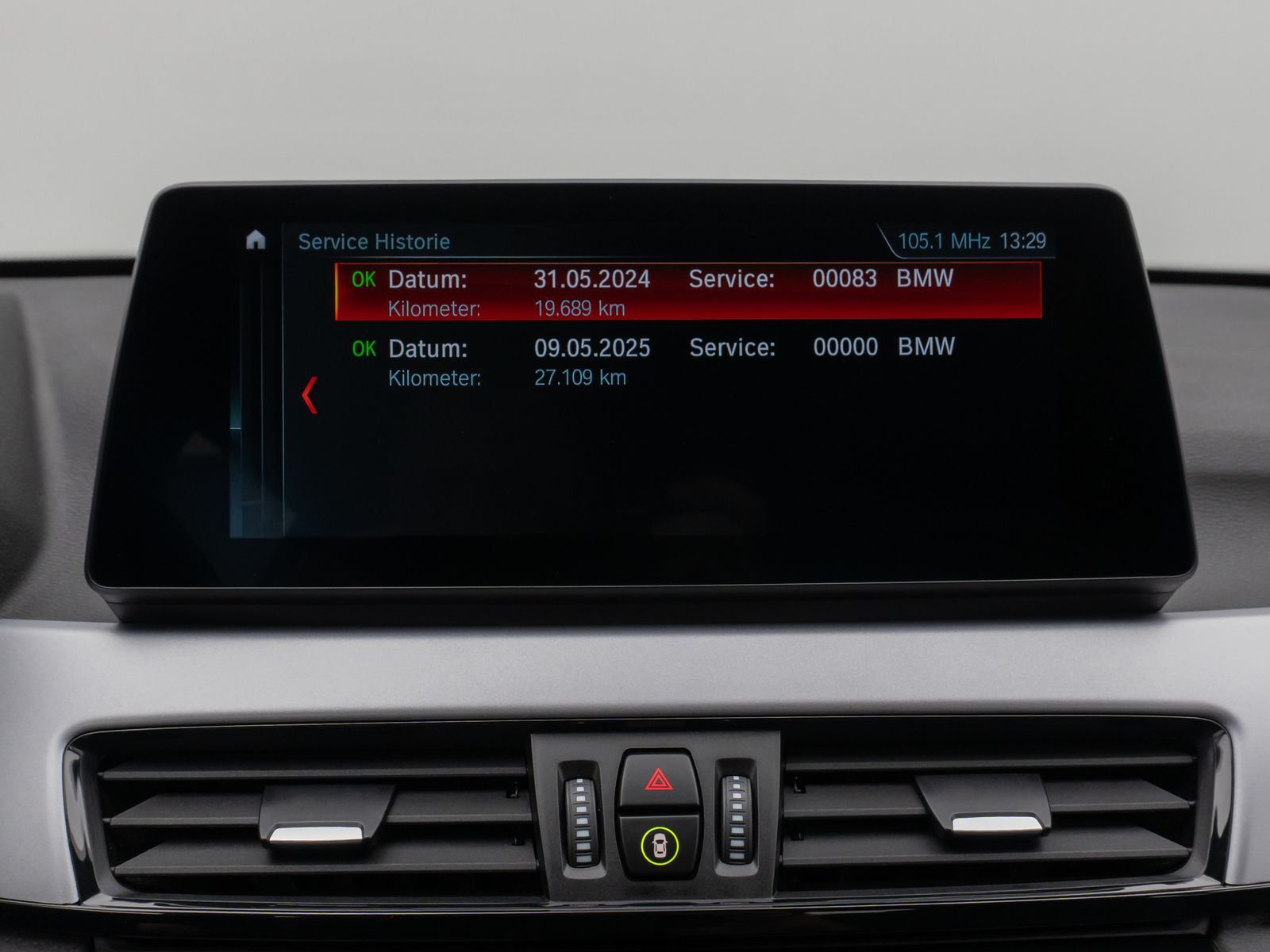 Fahrzeugabbildung BMW X1 sD20i Kamera HUD DAB Alarm Geschwindigkeitsre