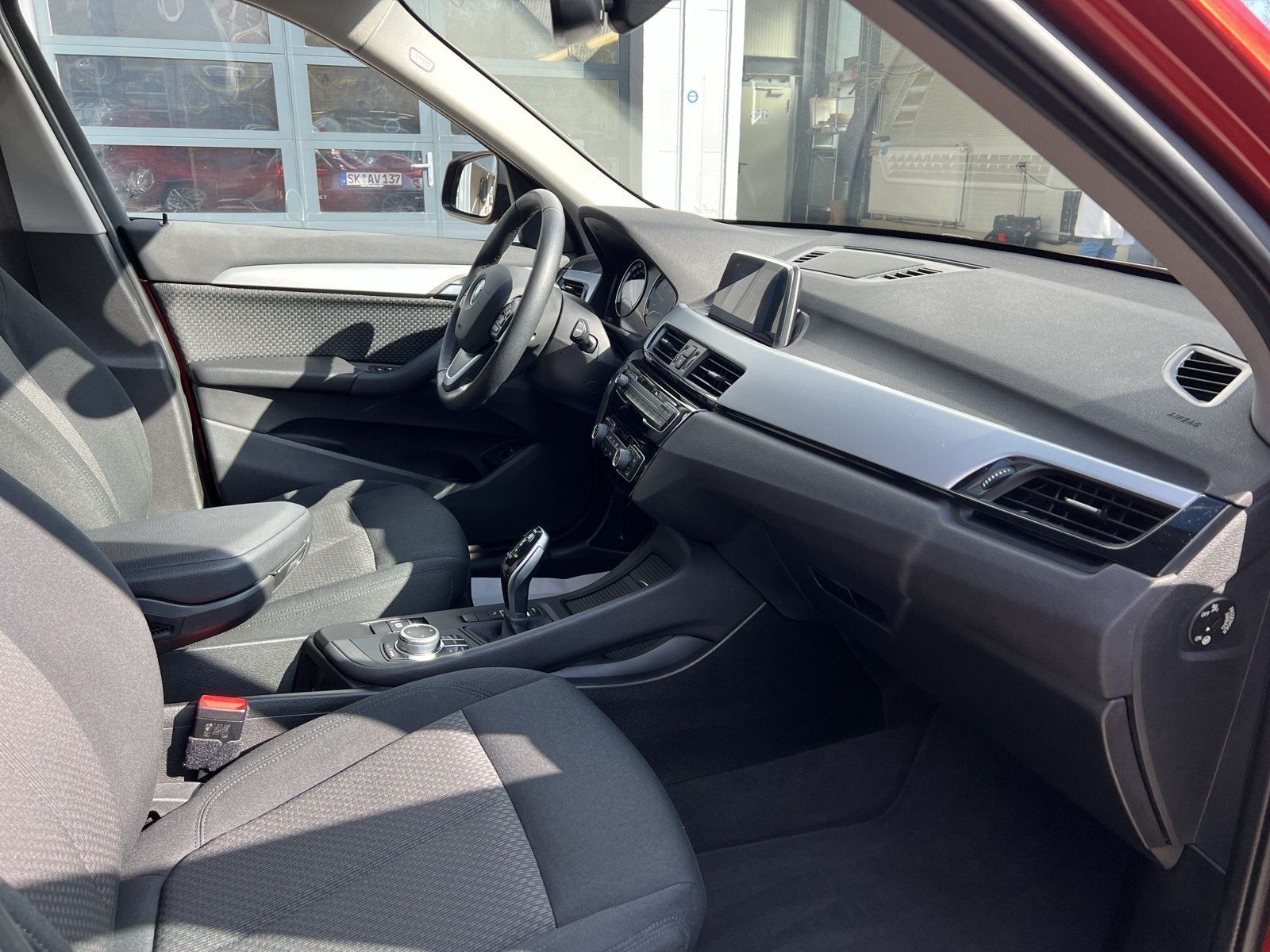 BMW X1 sDrive18i ADVANTAGE NAVI PDC HIFI LED LENKRAD foto 11