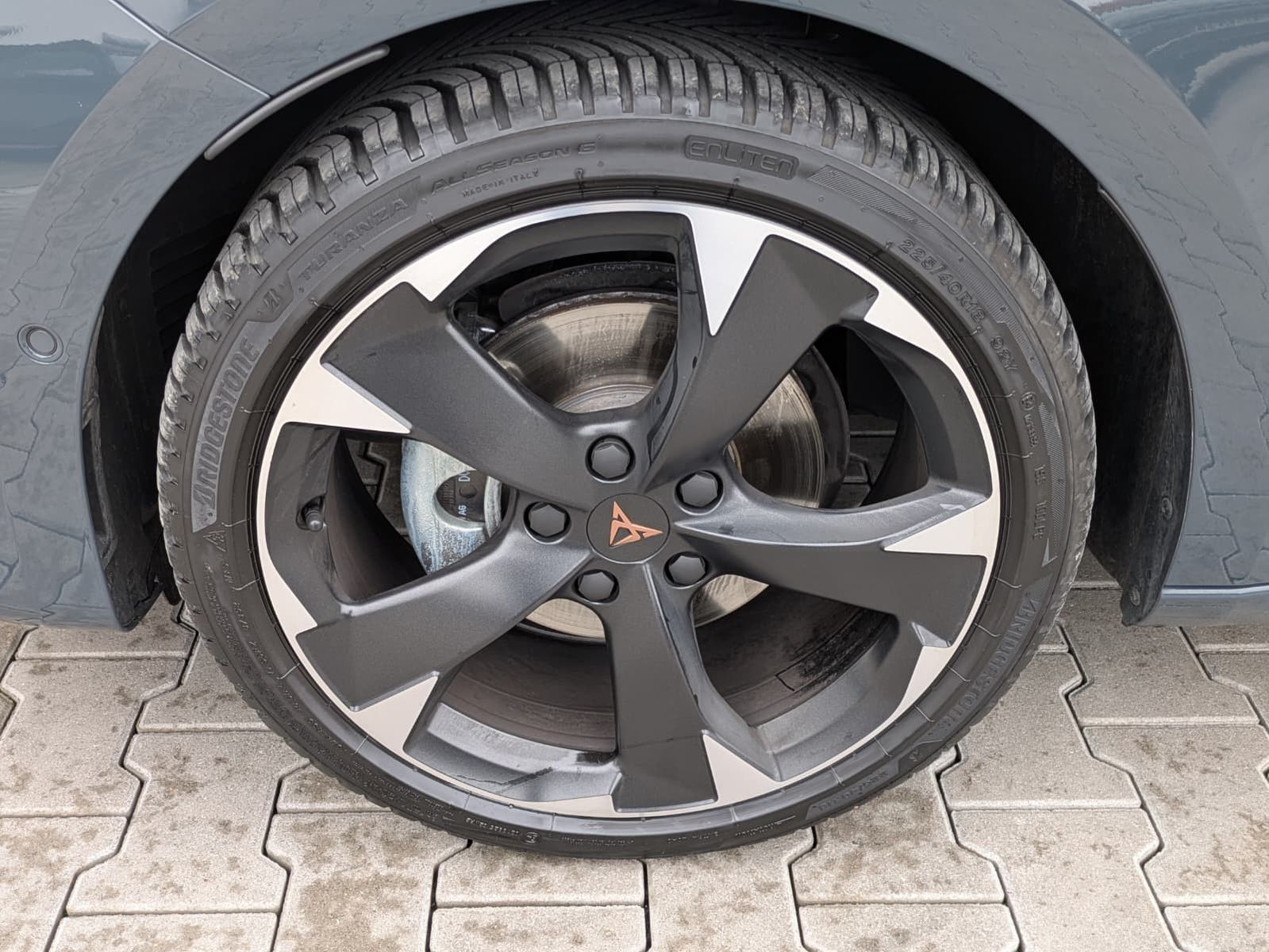 Fahrzeugabbildung CUPRA Leon 1.5 eTSI EDGE MATRIX*ACC*KAM*18"5JGARANTIE