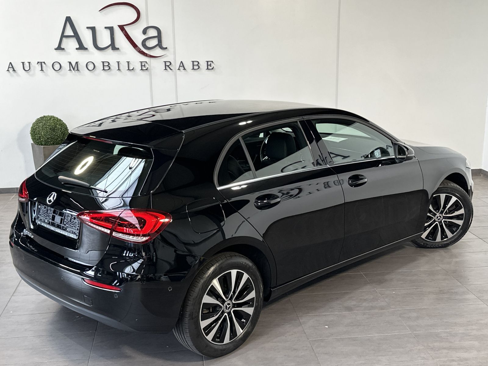 Fahrzeugabbildung Mercedes-Benz A 250e Style NAV+LED+WIDESCREEN+CARPLAY+DISTRONI