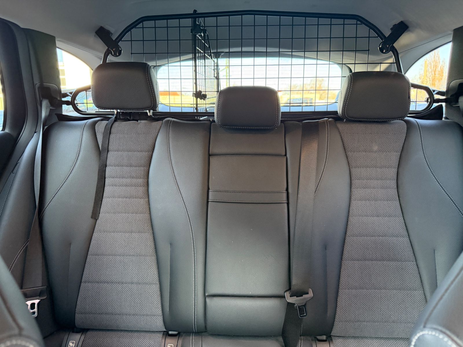 Fahrzeugabbildung Mercedes-Benz E 220 4Matic*MULTIBEAM*360°KAMERA*WIDESCREEN*PDC