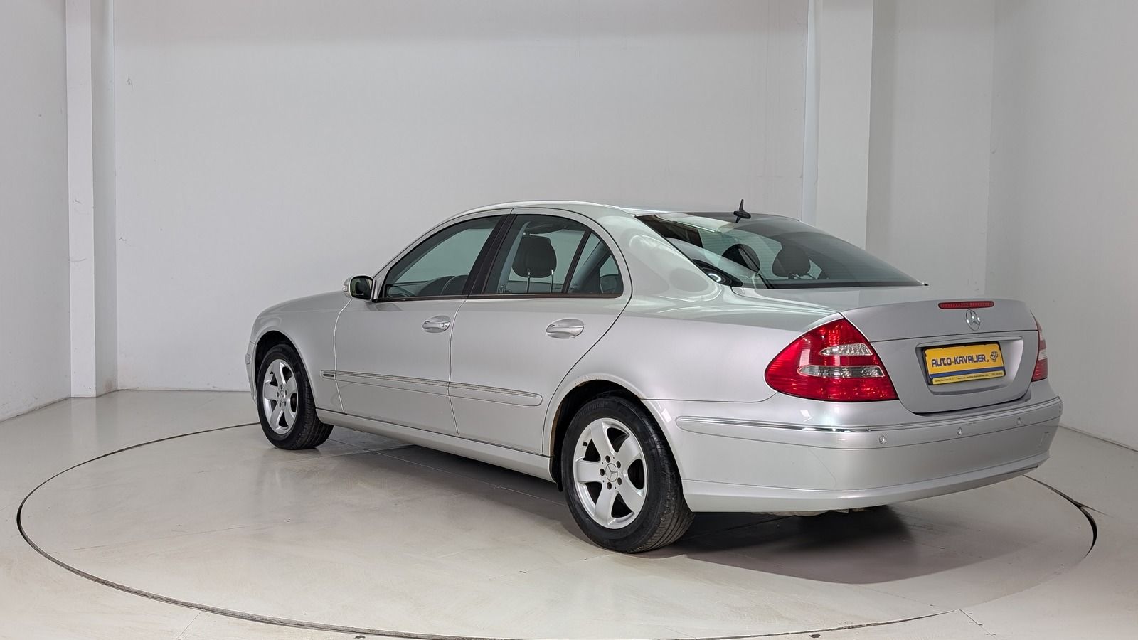 Fahrzeugabbildung Mercedes-Benz E 320 4Matic * Bi- Xenon * STHZ * Elegance