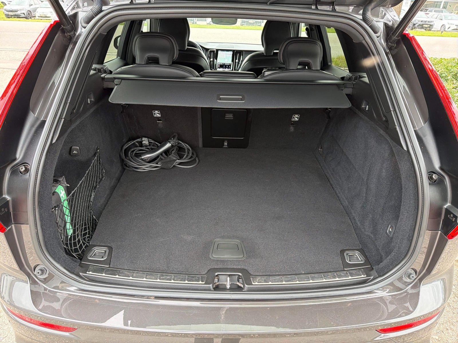 Fahrzeugabbildung Volvo XC60 R Design Recharge Plug-In Hybrid AWD