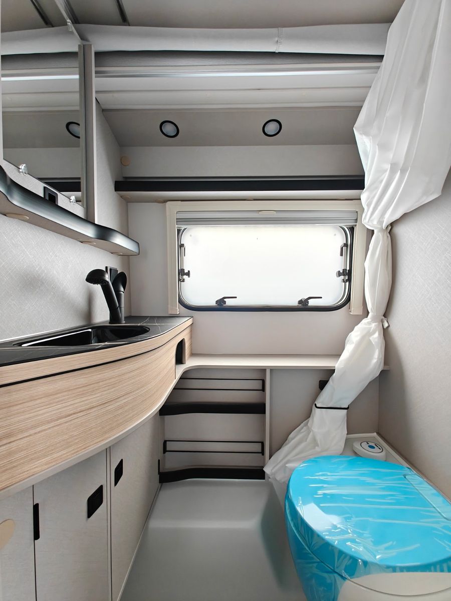 Fahrzeugabbildung HYMER / ERIBA / HYMERCAR Touring 642 Harbour Blue - JETZT 7.344€ SPAREN !