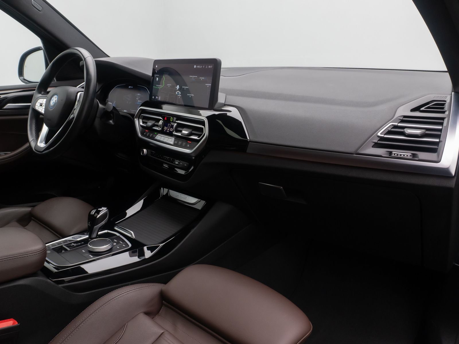 Fahrzeugabbildung BMW X3 xD30e Panorama HUD DAB Sport AHK 360&deg; Komfort