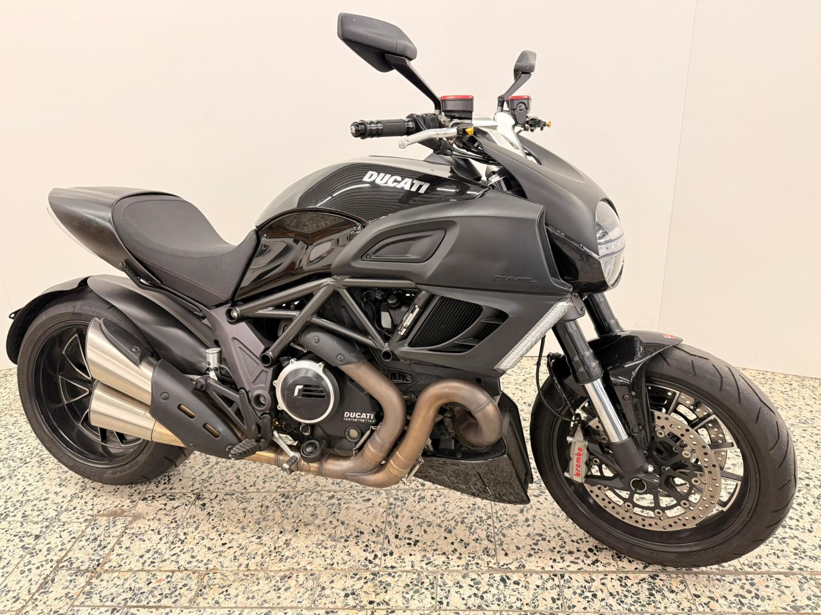 Ducati Diavel 1200 Rizoma Sonderausstattung und Service