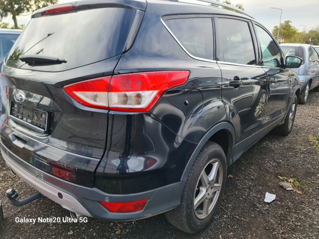 Ford Kuga 2,0 TDCi 4x4 132kW Individual PowerShif...