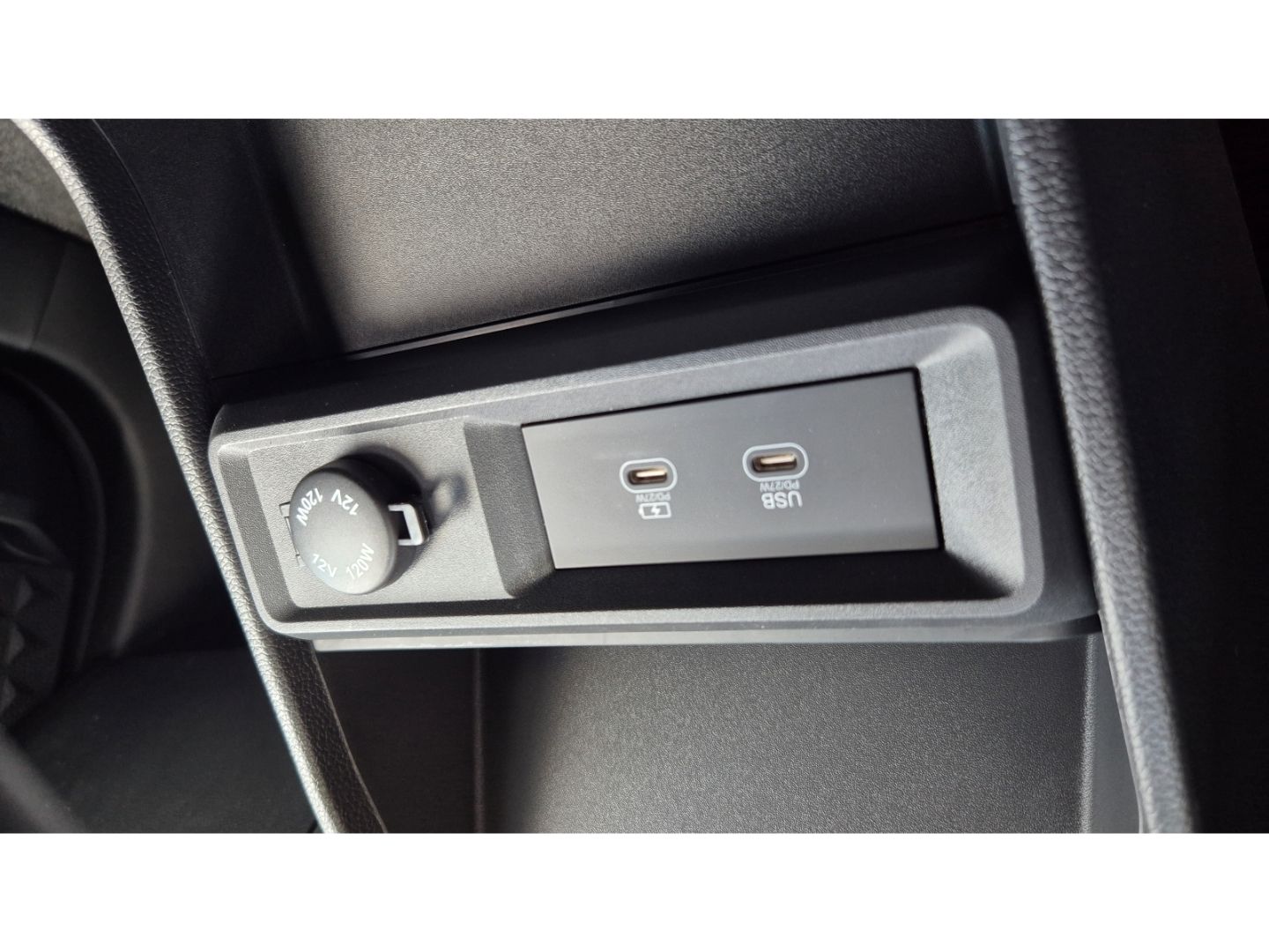 Fahrzeugabbildung KGM Torres 1.5 Nomad 6/AT 2WD Navi LED Apple CarPlay