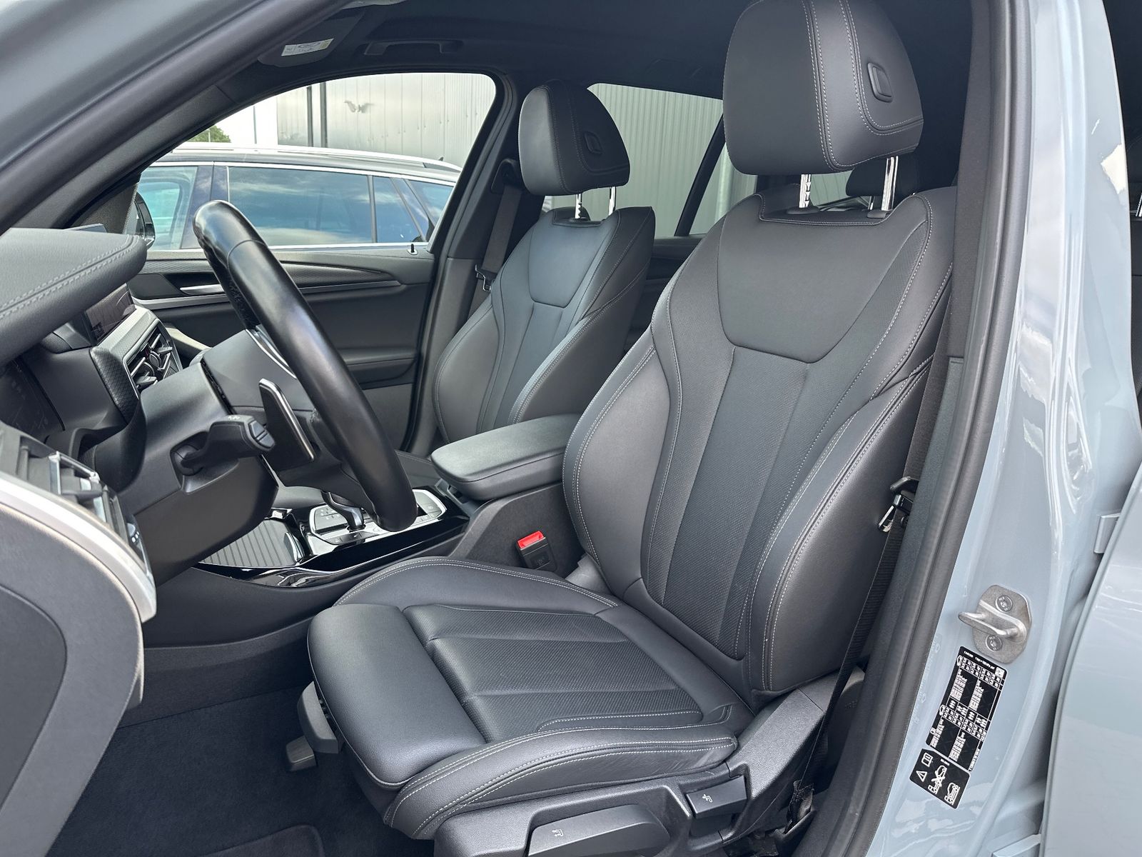 Fahrzeugabbildung BMW X3 xDrive30d M-Sport NAV+LED+AHK+STHZG+HUD+21ZO