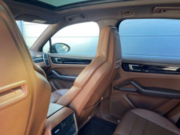 Porsche Cayenne - 11