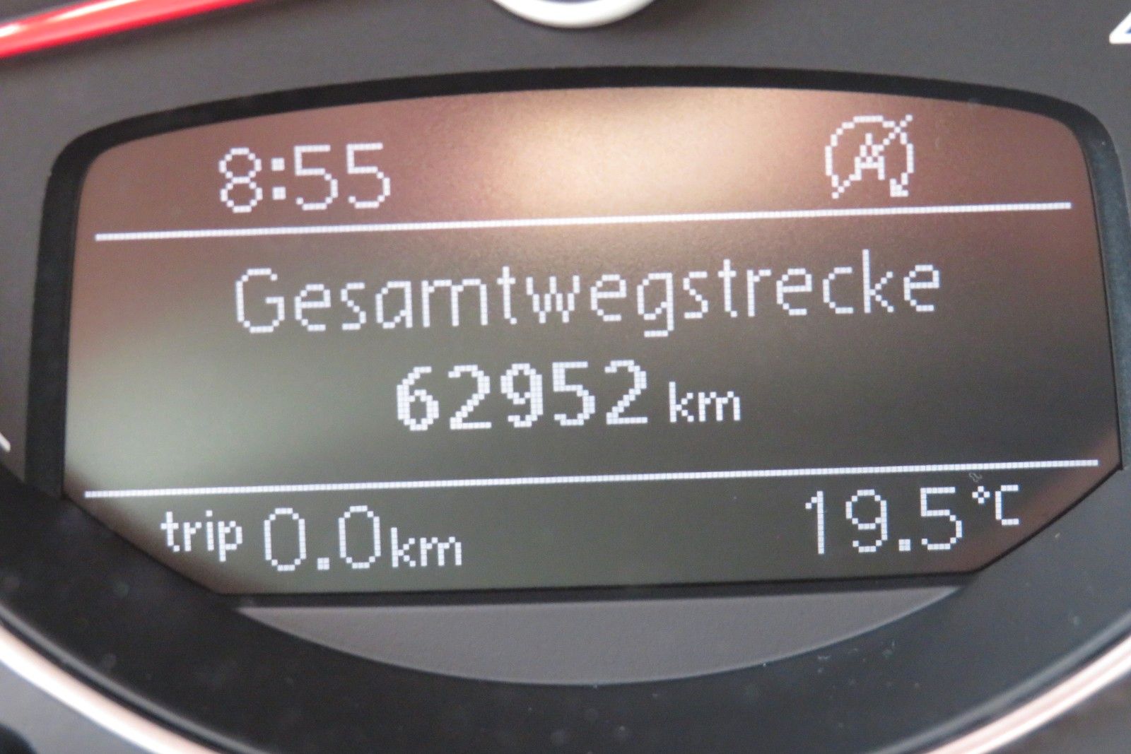 Fahrzeugabbildung Volkswagen up!  SITZHEIZUNG KLIMA 4-TÜREN NEBEL GJ 1.H