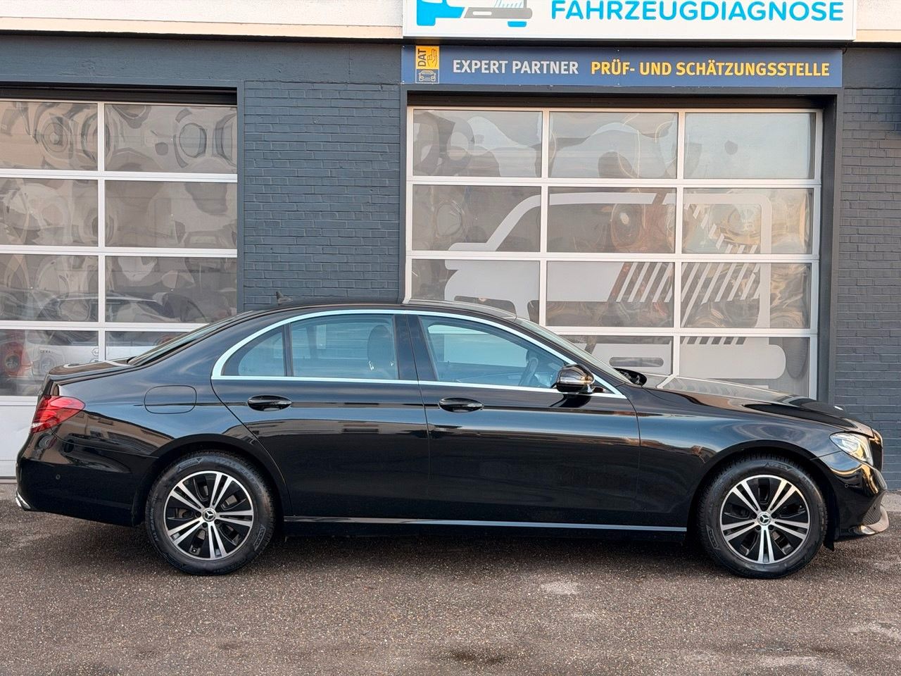 Mercedes-Benz E 220d 9G/KAM/LED/AVANTGARDE foto 4