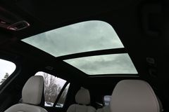 Fahrzeugabbildung Volvo XC90 B5 AWD* R-Design*STHZ*360°LUFT*B&W*22Zoll
