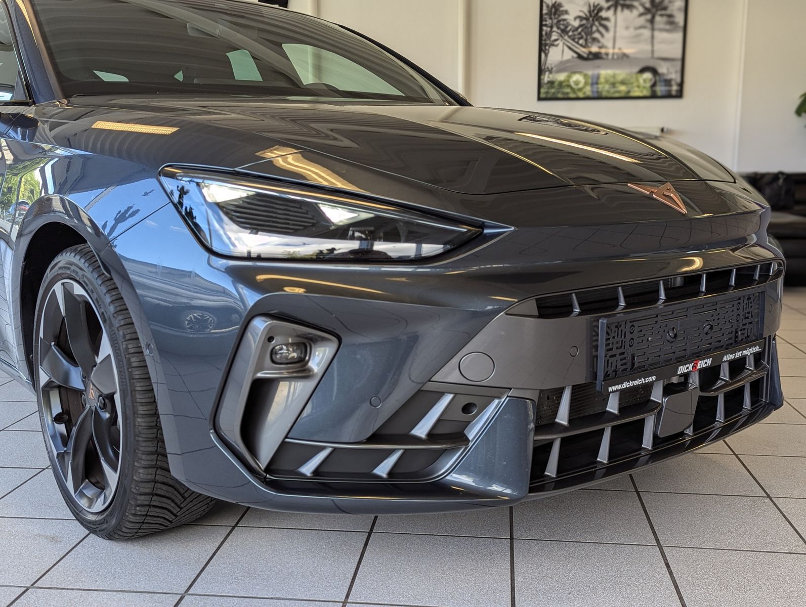 Иллюстрация автомобиля CUPRA Leon 1.5 eTSI DSG Dynamic-Edge-Assist-XL Memory