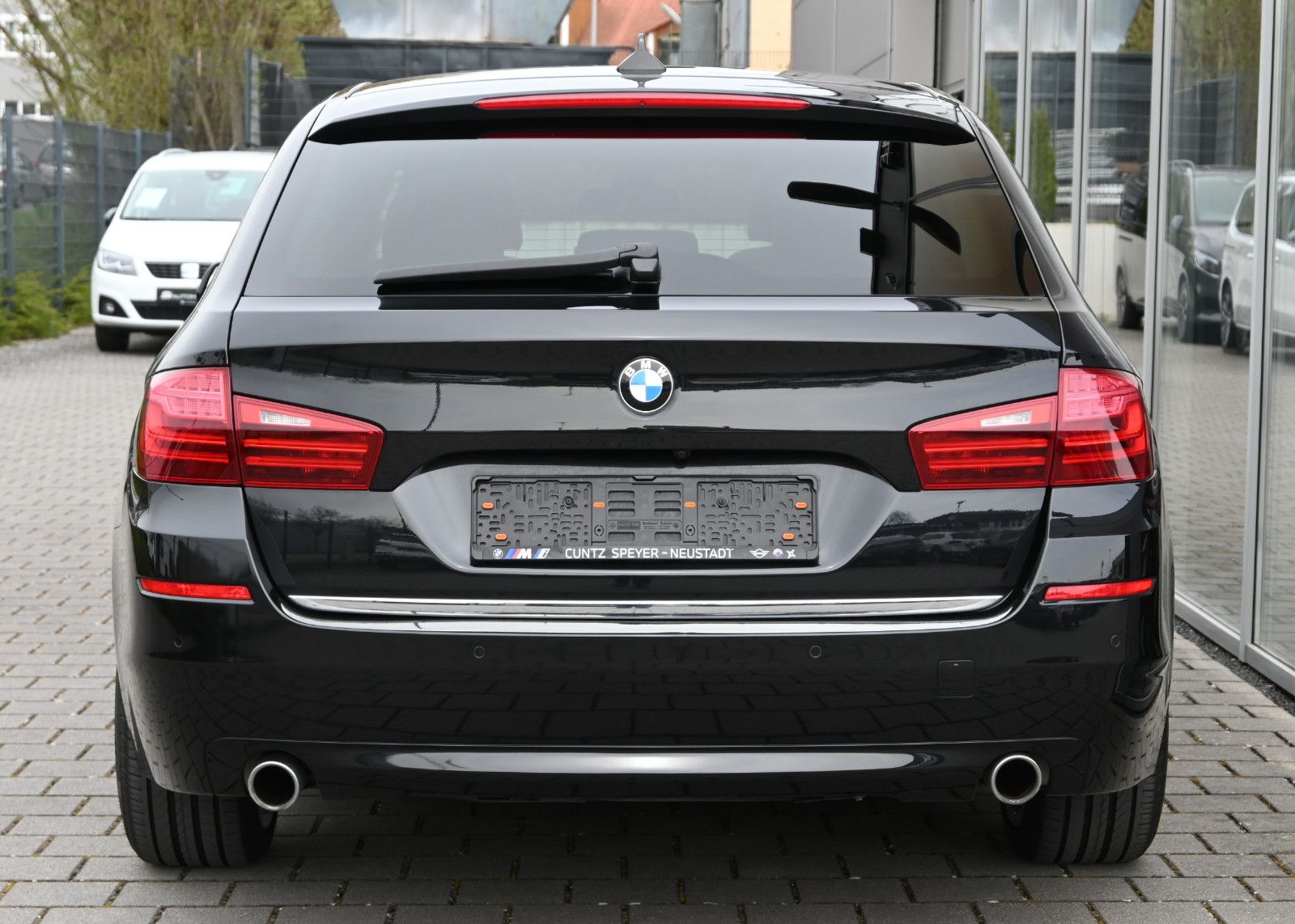 Fahrzeugabbildung BMW 535d xDr Touring Luxury °HUD°H/K°SITZKLIMA°STHZG