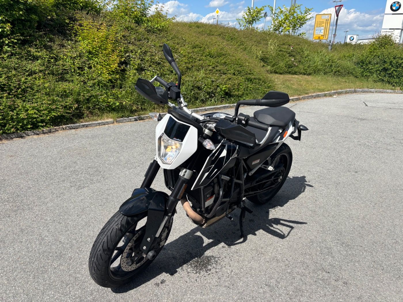 Fahrzeugabbildung KTM 690 Duke