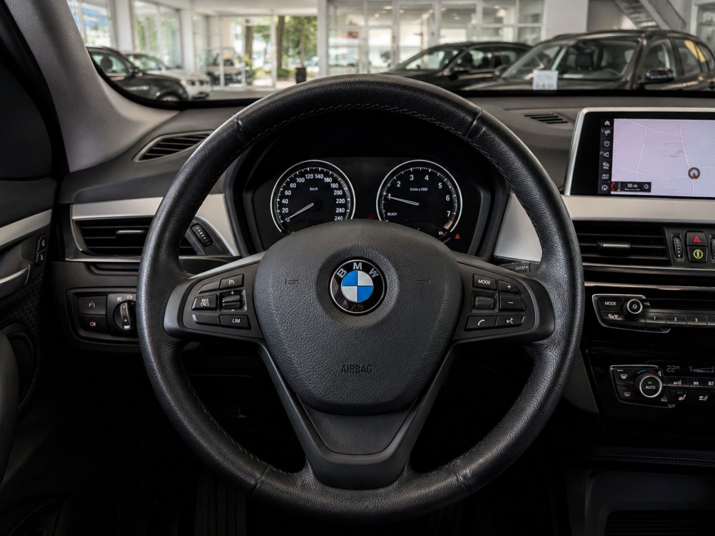 Fahrzeugabbildung BMW X1 18i LCI NAVI SHZ AHK PDC KLIMAAUT 8xALU