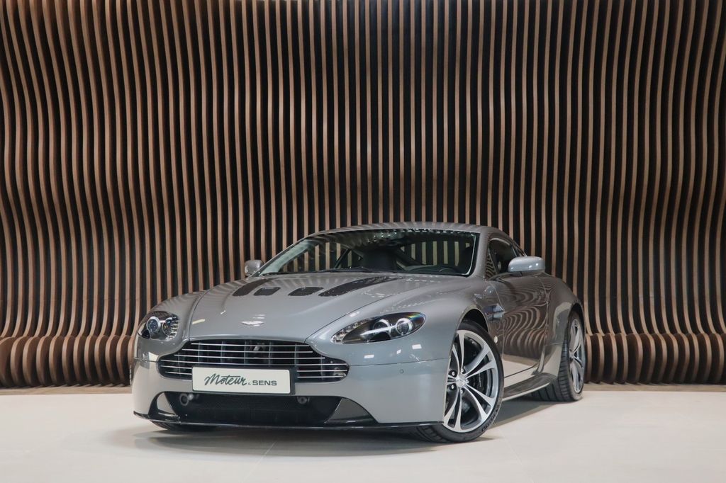 Aston Martin V12 Vantage