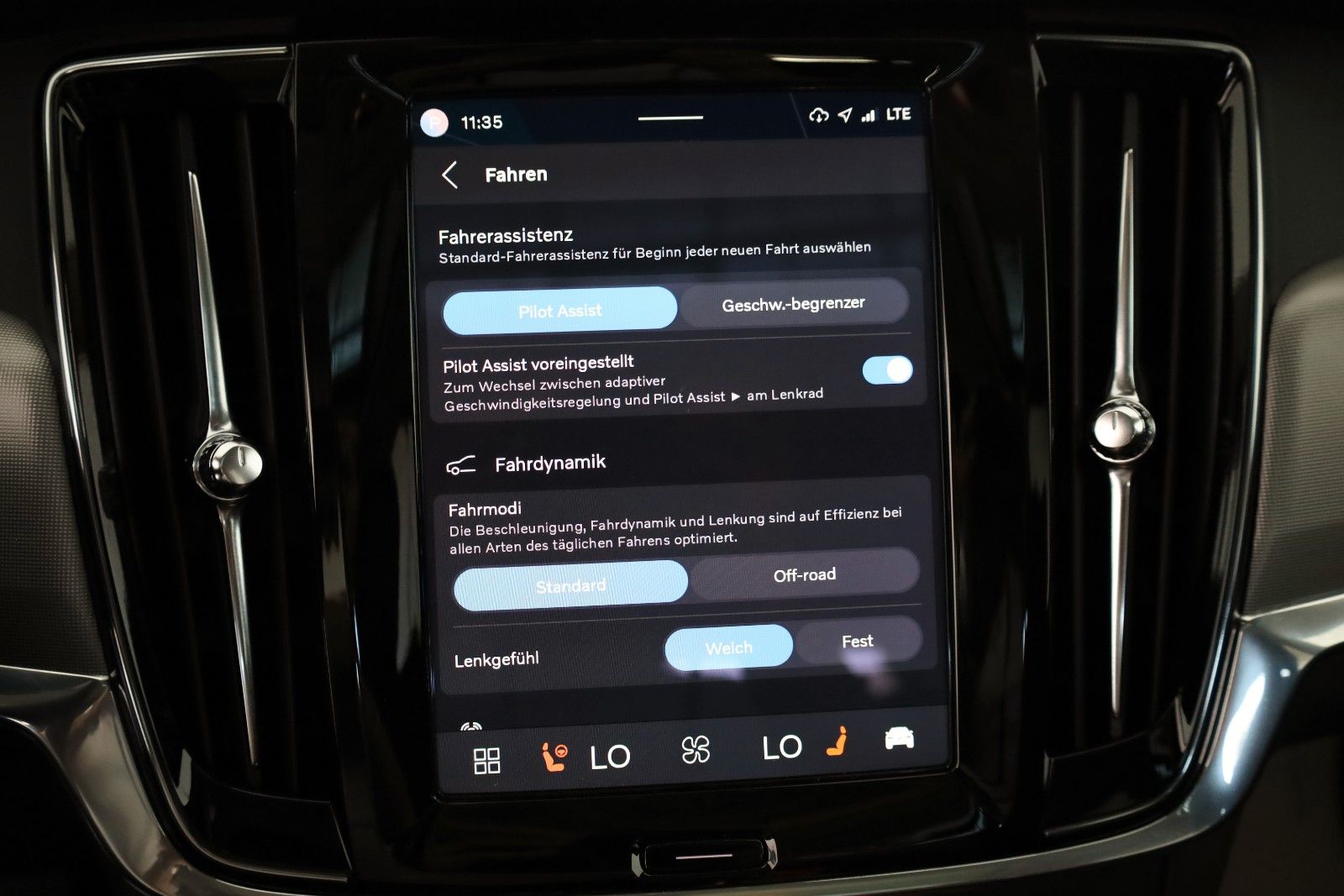Fahrzeugabbildung Volvo V90 CC Ultimate AWD PanDach,HUD,ACC,Harman/K,AHK
