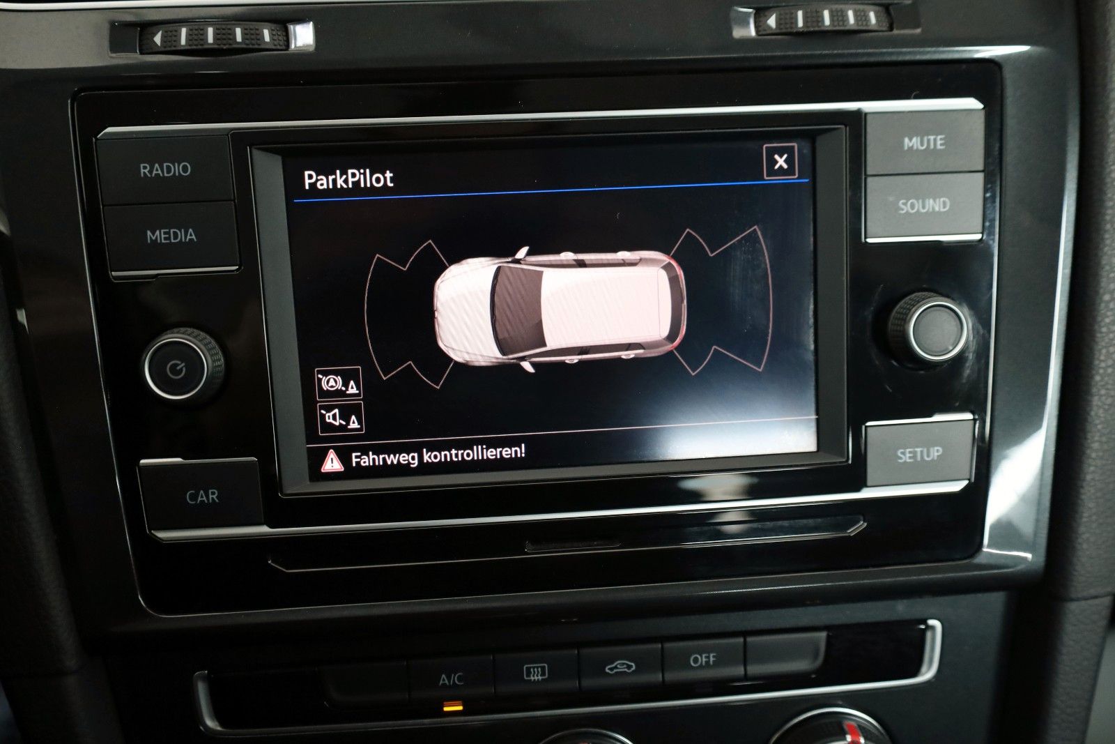 Fahrzeugabbildung Volkswagen Golf VII Lim. Comfortline BMT,PDC v.h.,SR+WR