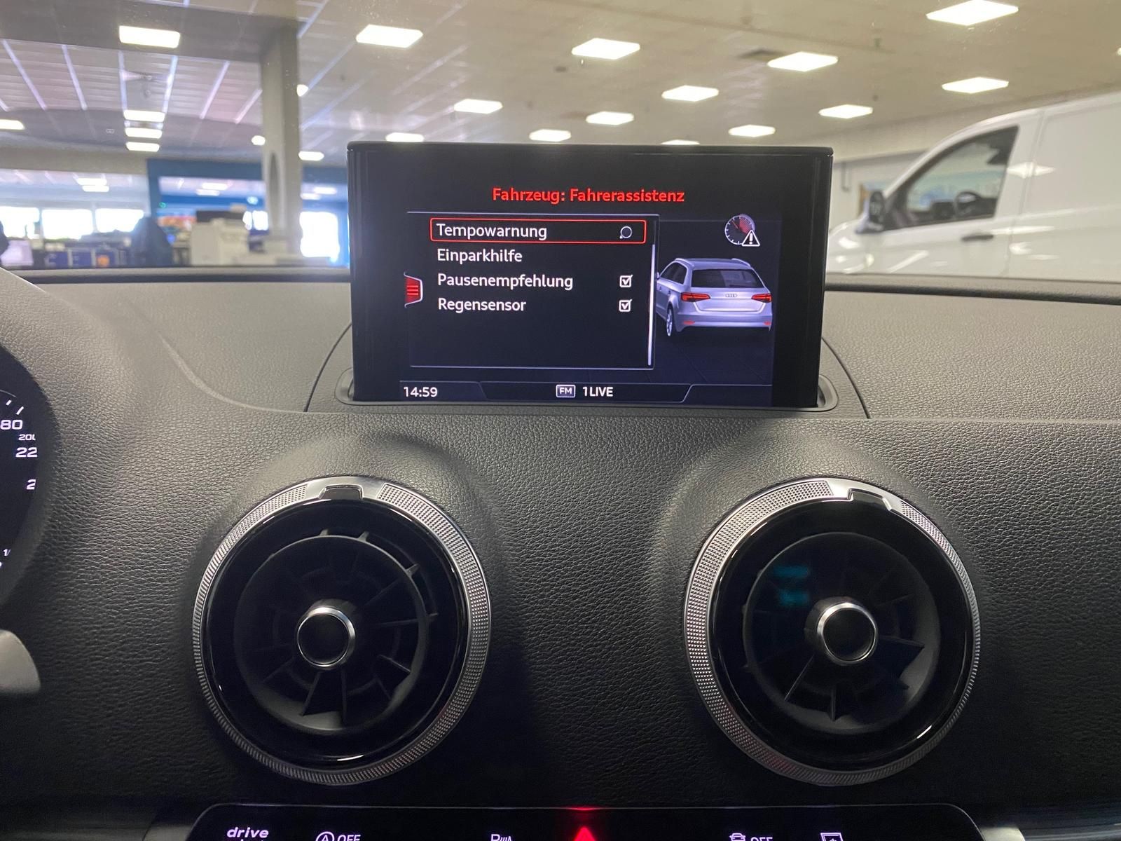 Fahrzeugabbildung Audi A3 1.5 ACT 35 TFSI SPORT NAVI+PDC+SITZHEIZ+KLIMA