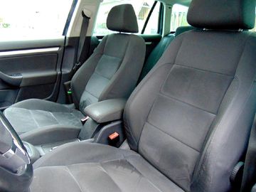 Volkswagen Golf - 5