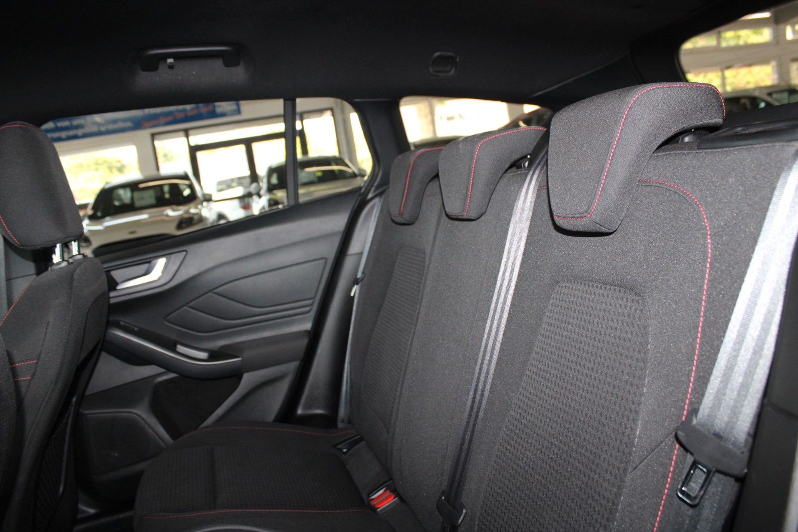 Fahrzeugabbildung Ford Focus ST-Line Aut. LED ACC BLIS WinterPaket uvm.