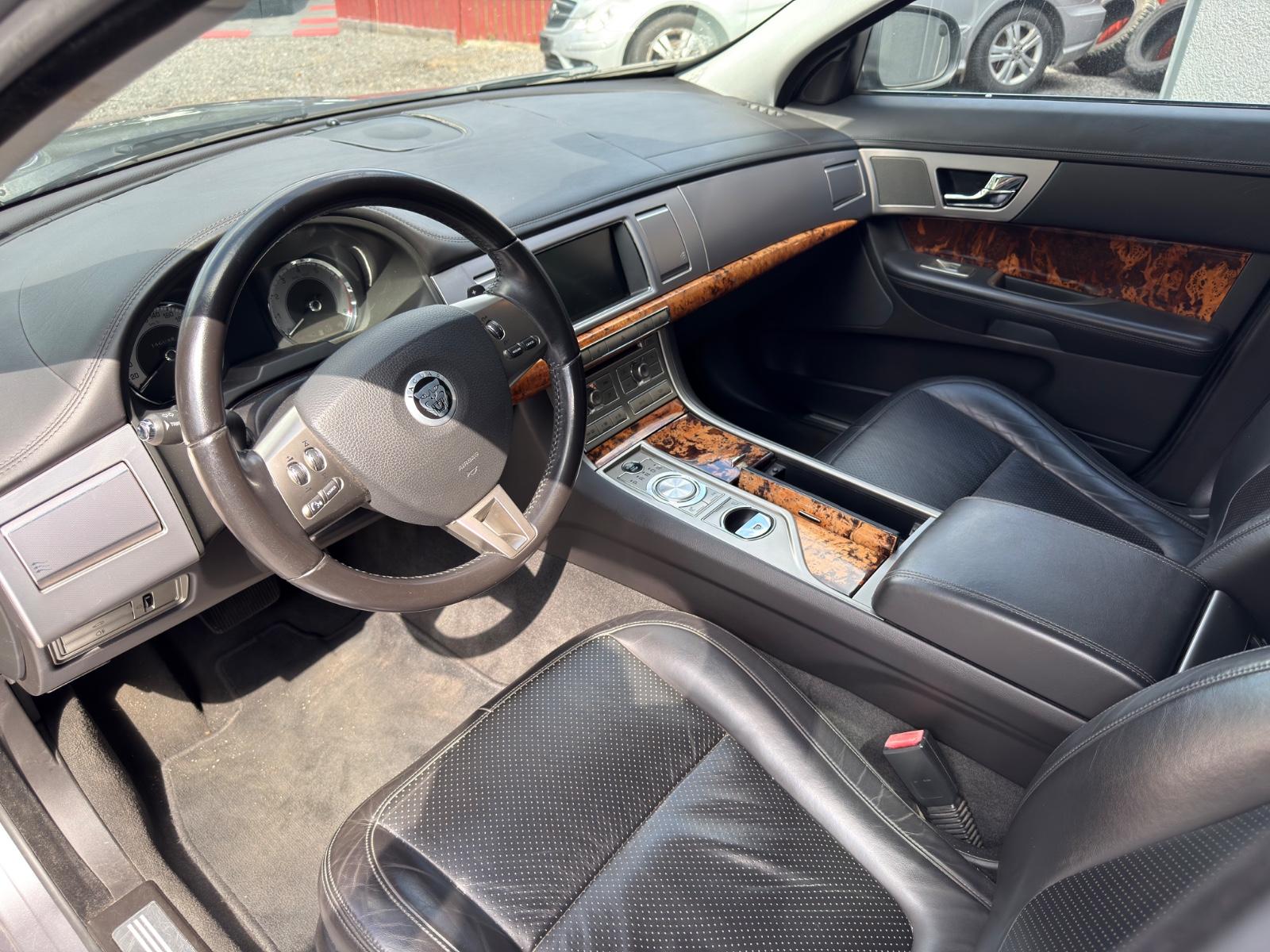 JAGUAR XF 4.2 V8 300CH LUXURY