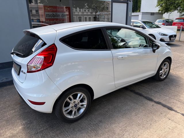 Fahrzeugabbildung Ford Fiesta Titanium+Kamera+Navi+SHZ+Allw.LM+BT+PDC