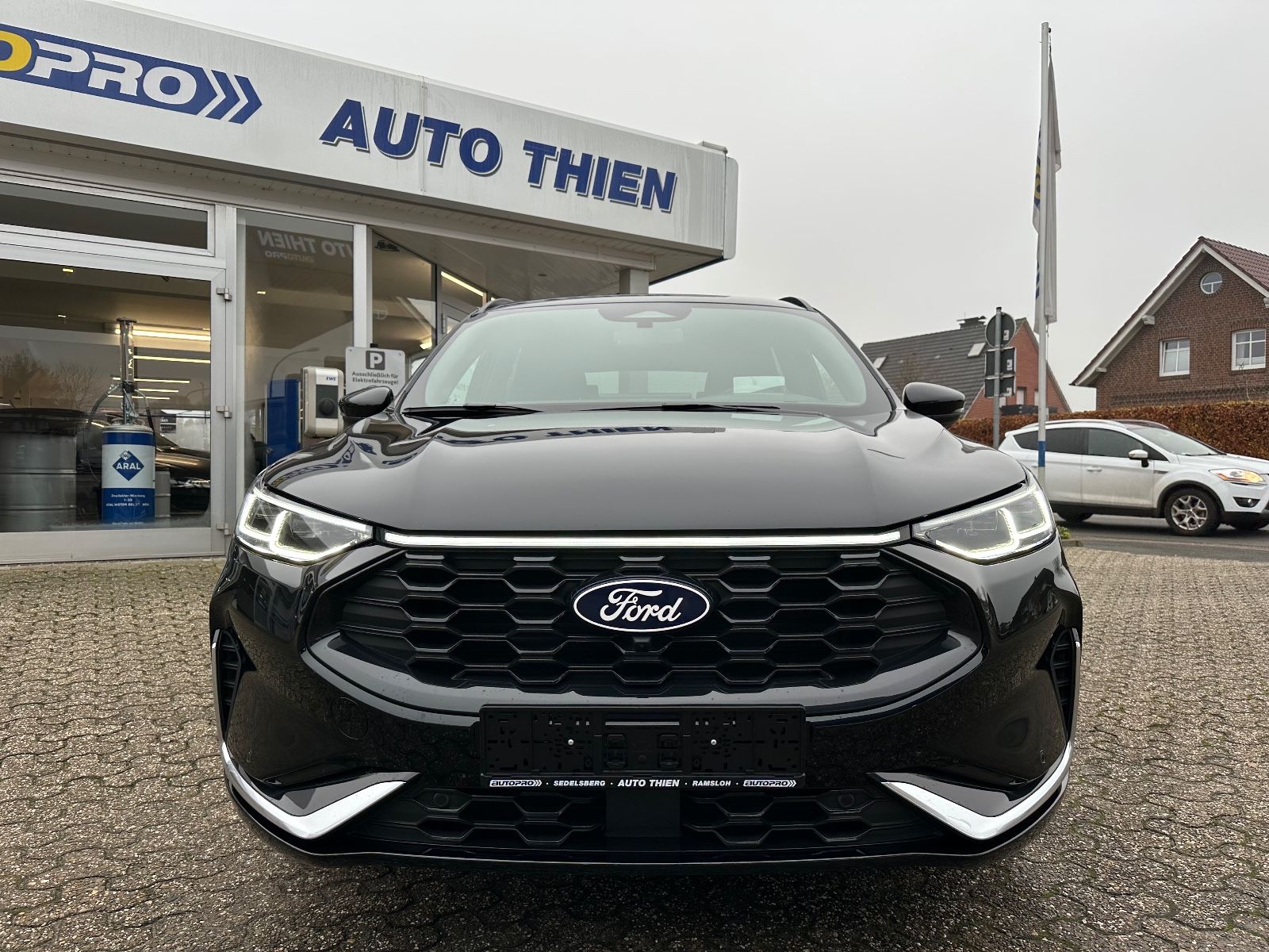 Fahrzeugabbildung Ford Kuga 1.5 EB ST Line X Pano/Matrix/HUD/B&O