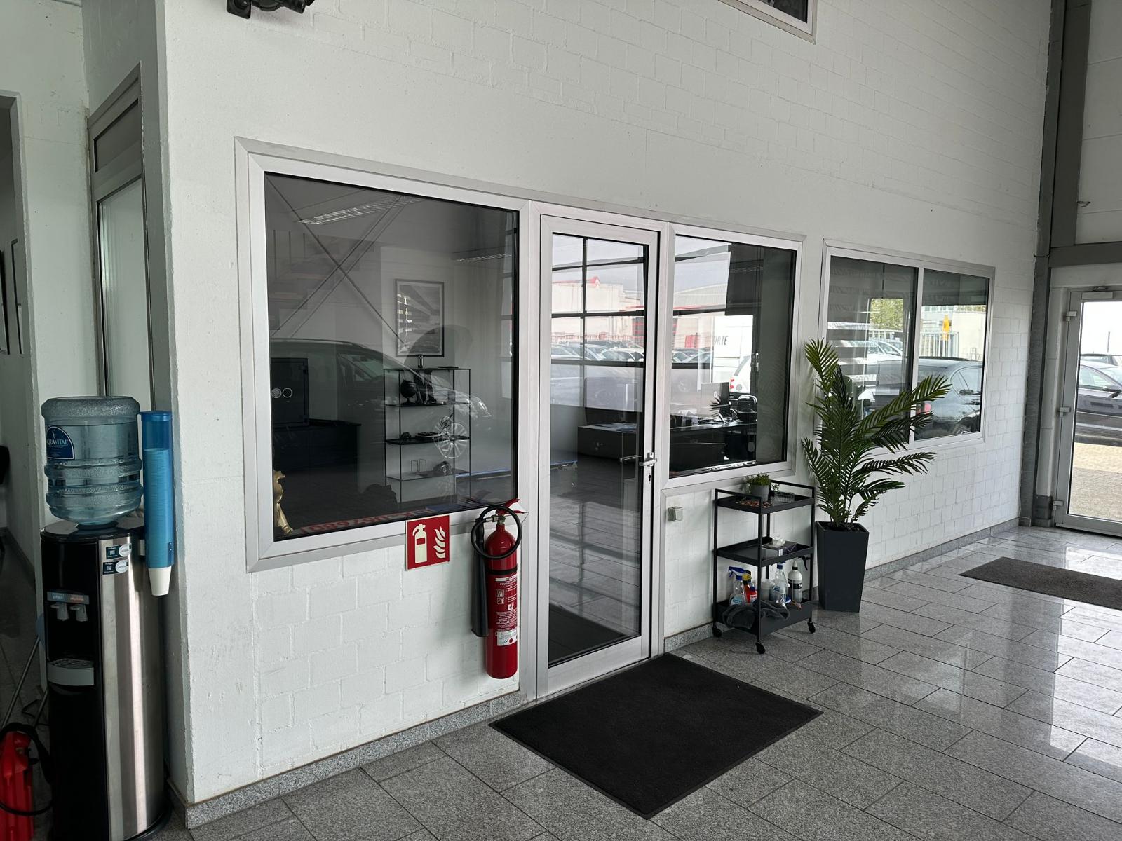 showroom-image-top