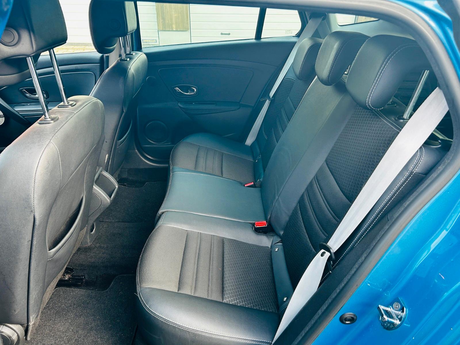 Renault Megane 2015 — photo 16