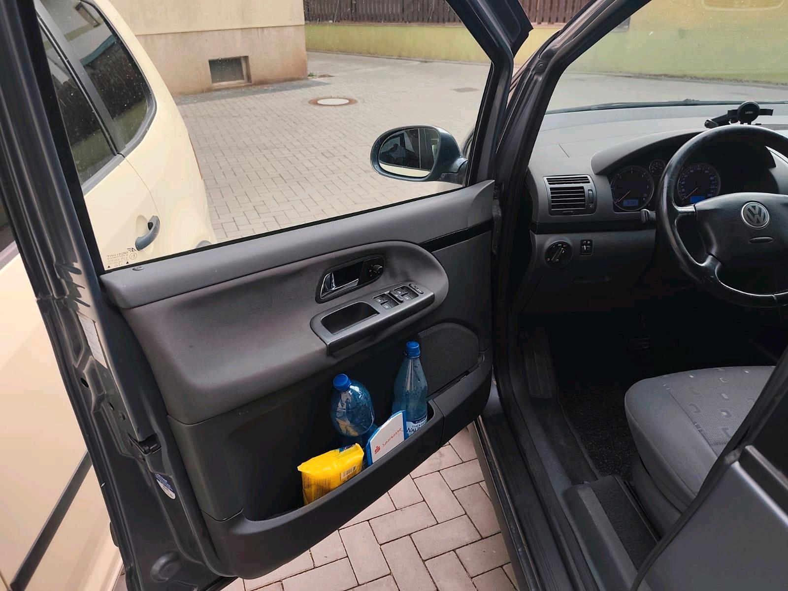 Volkswagen Sharan 2010 — photo 9