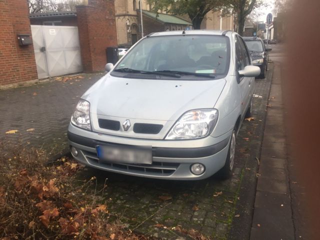 Renault Scenic mit 9 Monaten TÜV