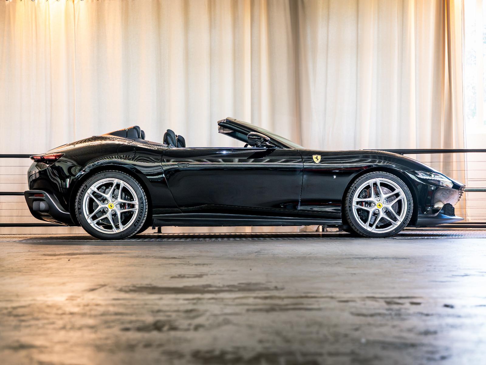 Ferrari Roma Spider 360° CARBON BEIFAHRERDISPLAY