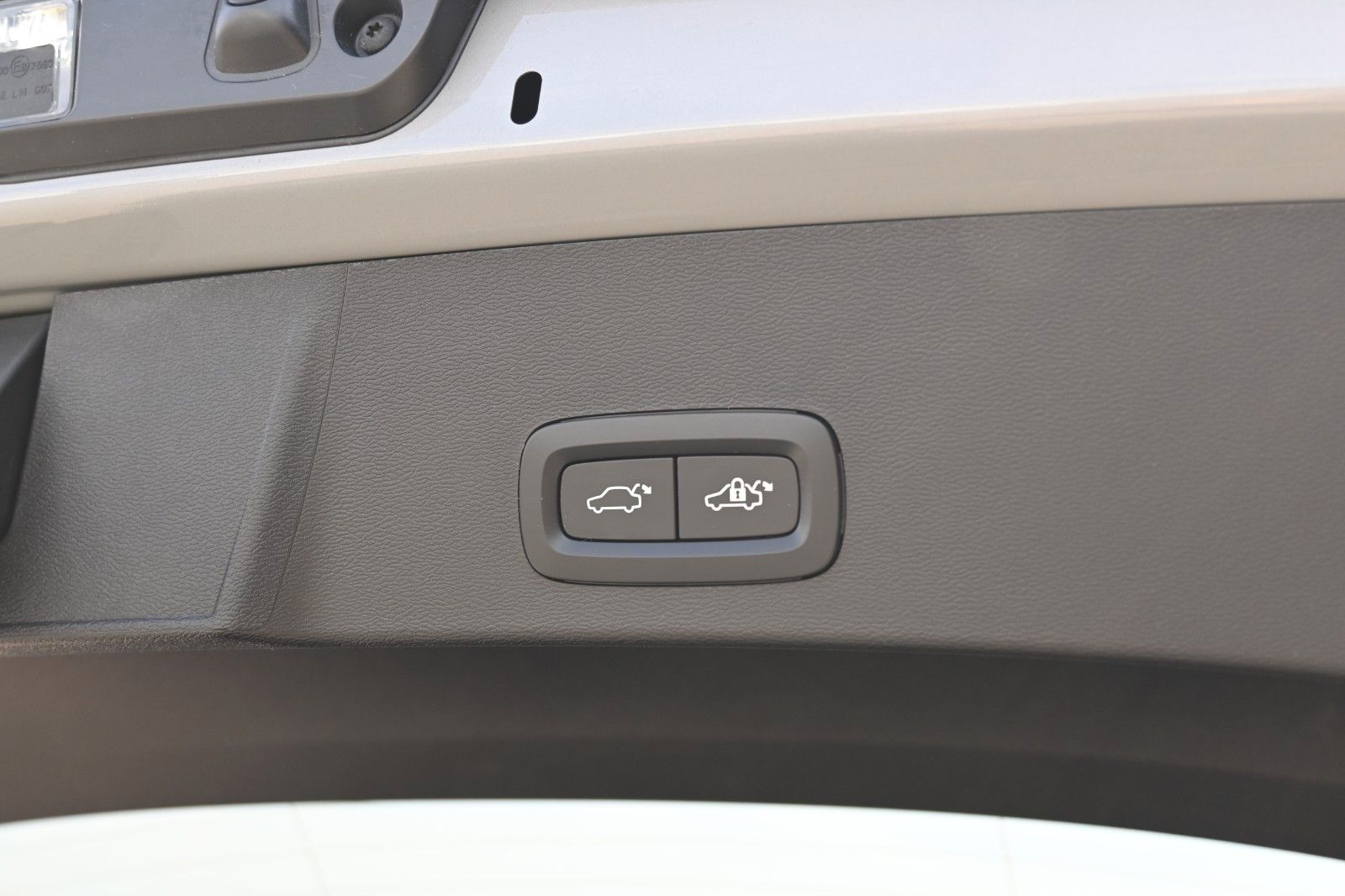 Fahrzeugabbildung Volvo XC40 B4 Plus Dark*LED*PANO*360*STHZ*H&K*DAB*BLIS