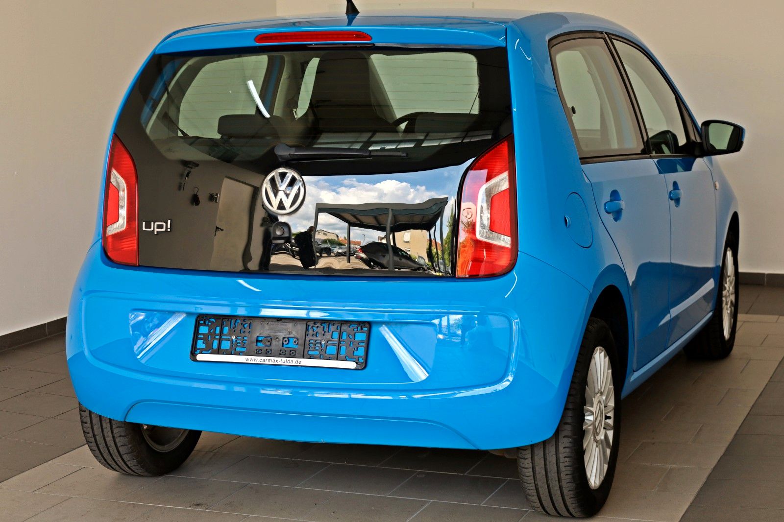 Fahrzeugabbildung Volkswagen up! high up! Klima, 8-fach bereift
