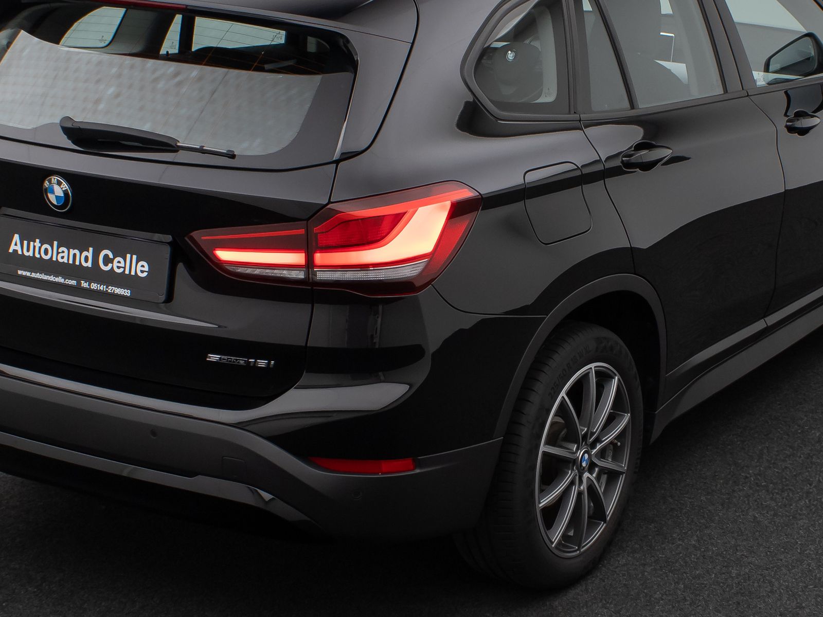 Fahrzeugabbildung BMW X1 sD18i Parkassistent DAB Sportsitz LED 18Zoll