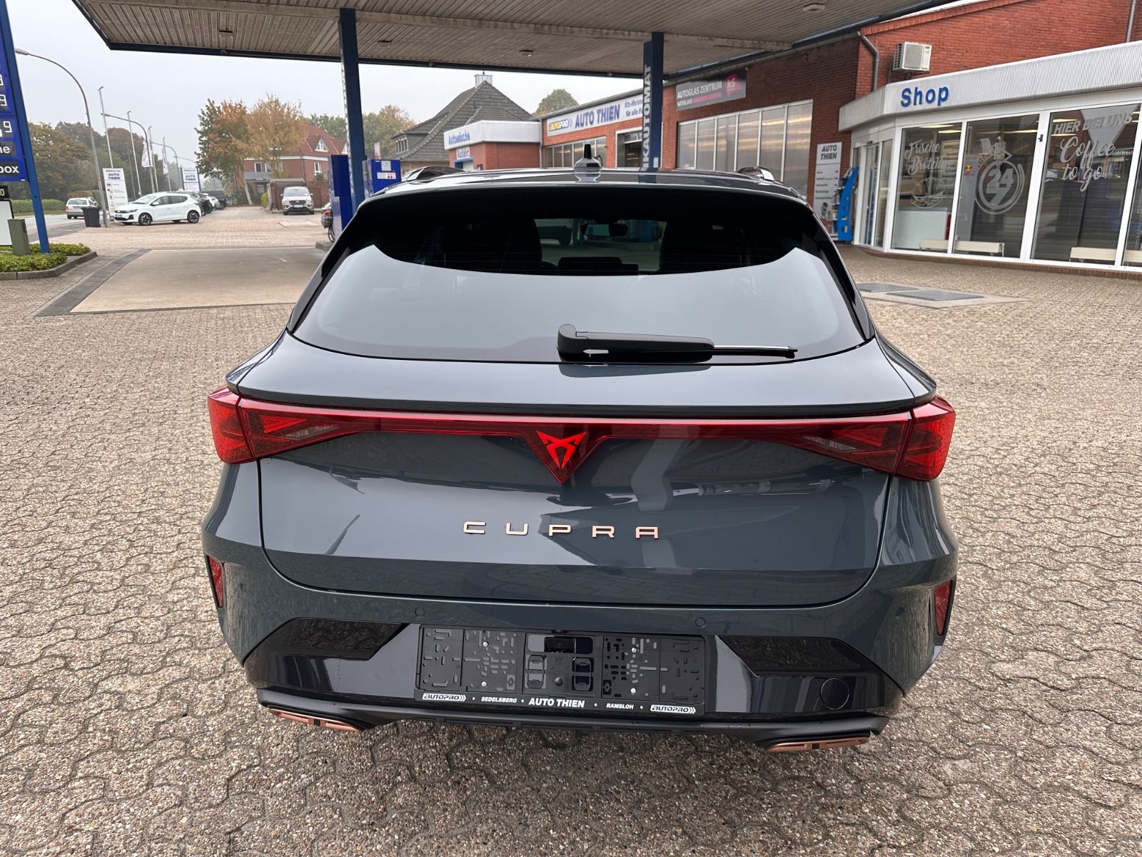 Fahrzeugabbildung CUPRA Leon ST 1.5 e-Hybrid DSG Matrix/ACC/APP/SHZ/RFK