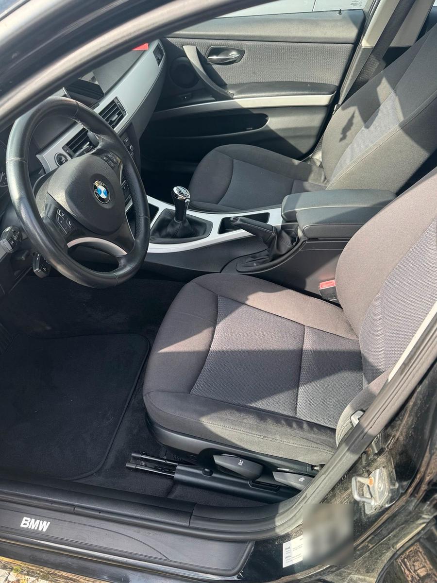 BMW 320 2011 — photo 13