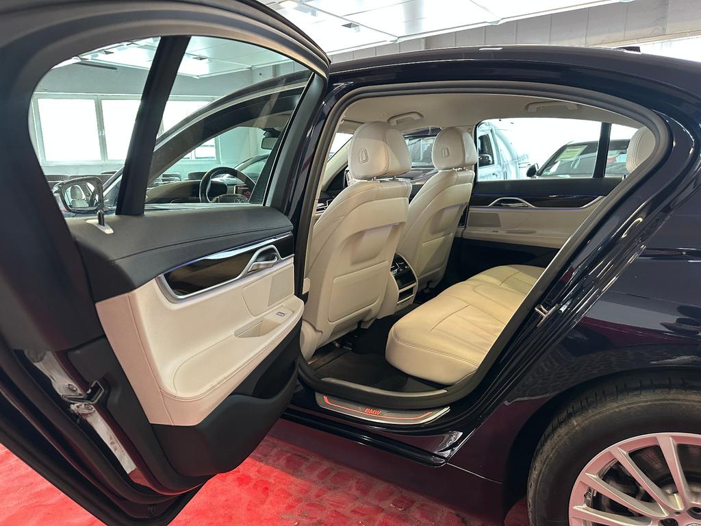 BMW 730