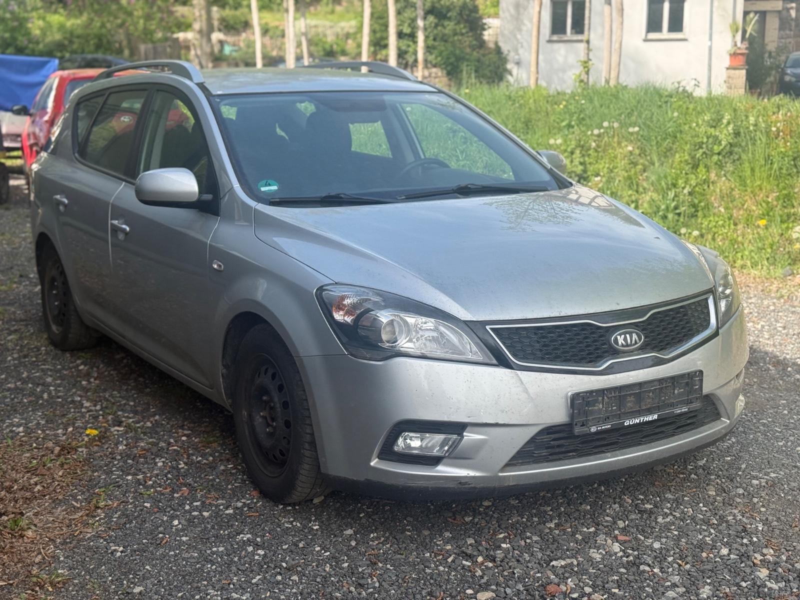Kia cee'd 2012 — interior