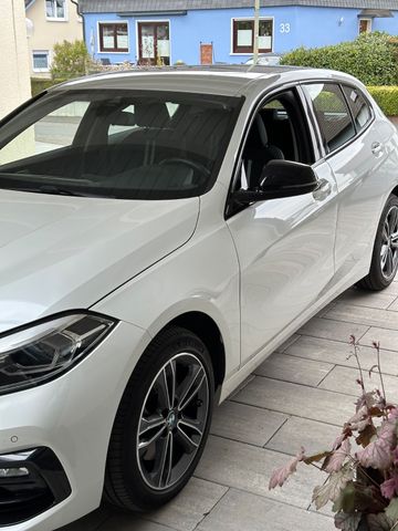 BMW 118i Sport Line Sport Line SCHECKHEFT