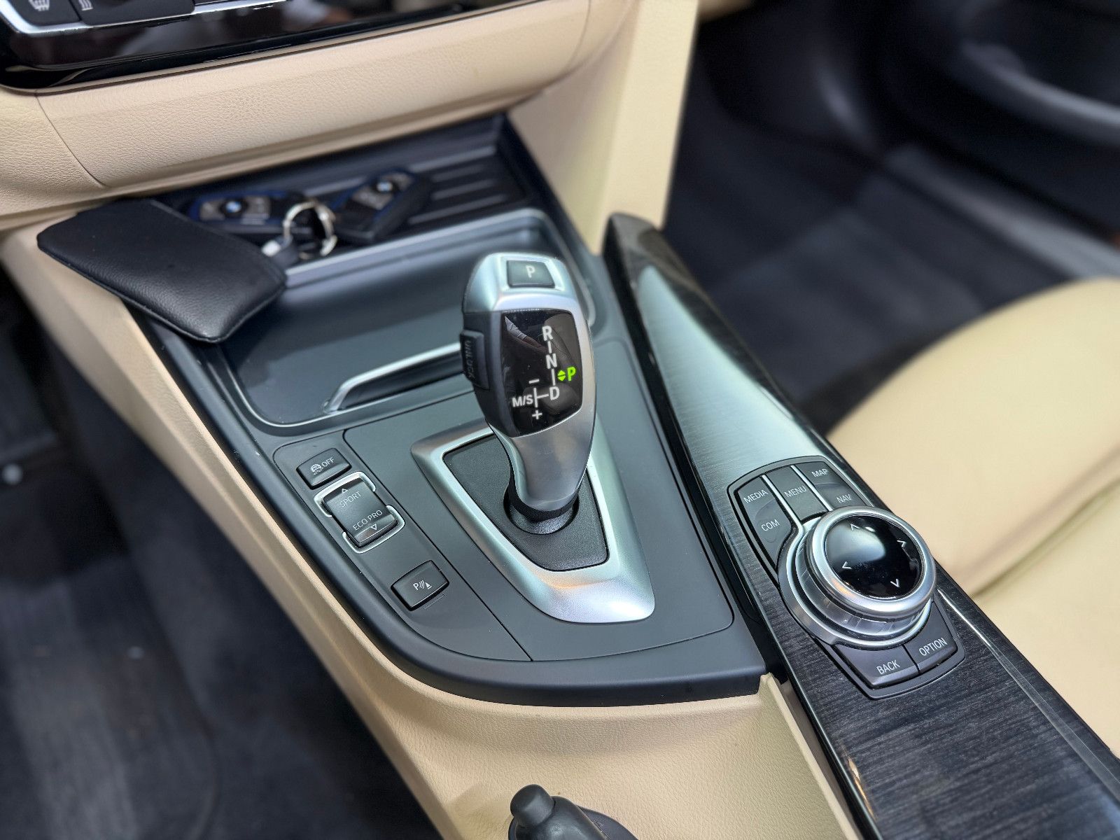 Fahrzeugabbildung BMW 440i Coupe M Sport|LCI|GLASDACH|SHADOWLINE
