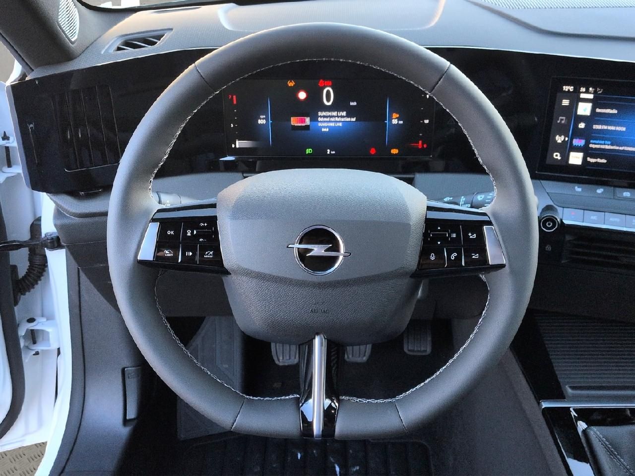 Fahrzeugabbildung Opel Astra ST 1.2T Edition - AHZV, Klimaautom, Sitzhz