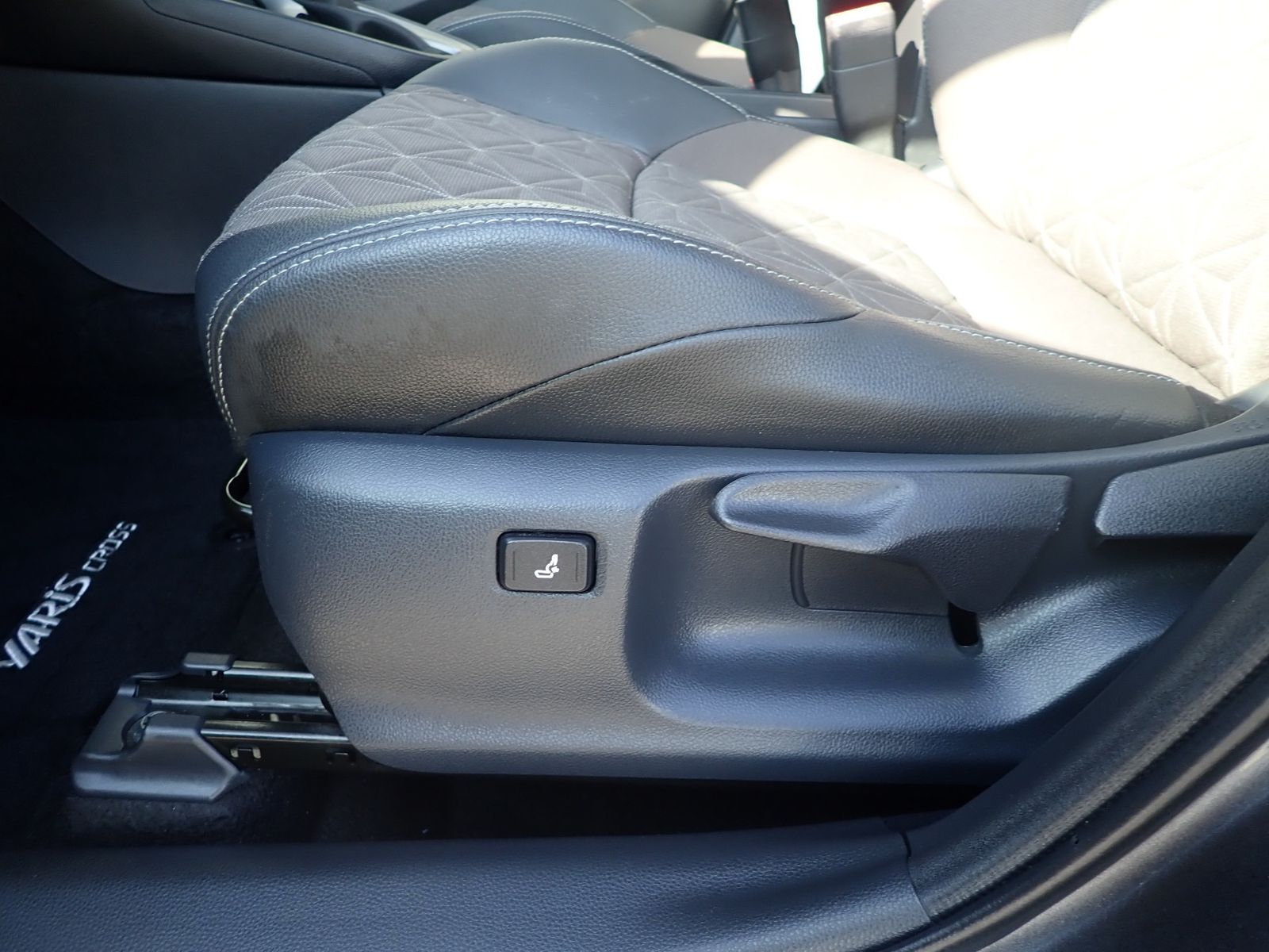 Fahrzeugabbildung Toyota Yaris Cross Hybrid FWD Elegant