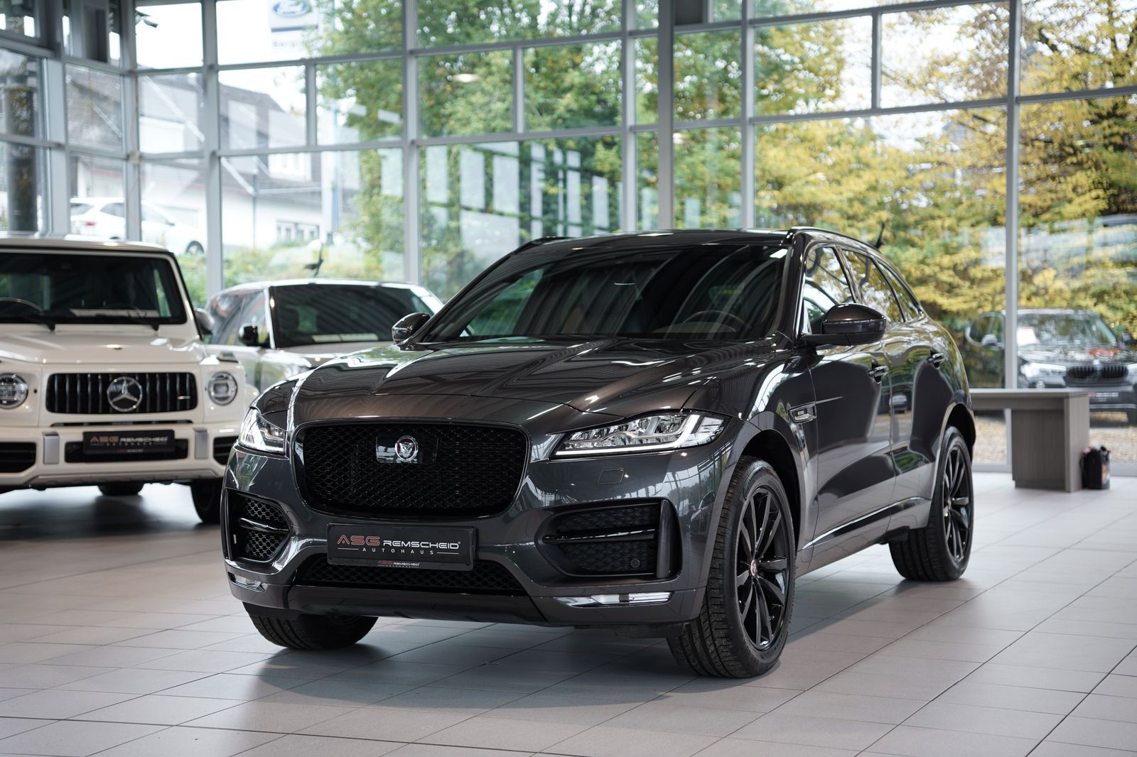 Jaguar F Pace