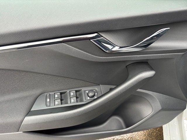 Fahrzeugabbildung SKODA Scala 1.5TSI DSG Selection +NAVI+RFK+SHZ+PDC+LED