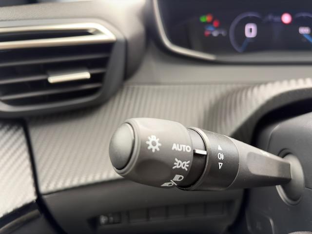 Peugeot 208 1.2 Allure 360 Grad Kamera*LM 17 -ZOLL "GT"