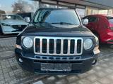 Jeep Patriot 2.2 CRD Sport"NAVI"PDC"Euro5!! - schwarze Jeep Patriot